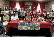 Manifestación en A Illa contra Altri e a mina de Touro